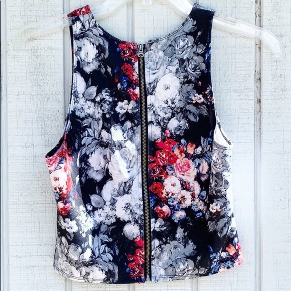 A&F | Floral BW & Color Zipped Crop Top - Picture 5 of 8